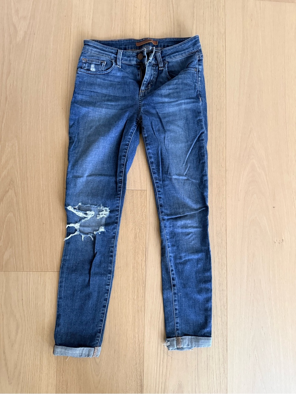 Joe’s Jeans The Andie Mid Rise Skinny Crop Distressed Jeans 26
